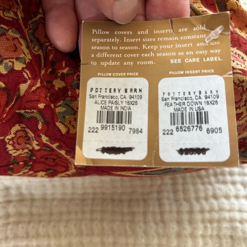 NWT Pottery Barn Red Alice Paisley Pillow Cover With Pottery Barn Insert. 16x26”
